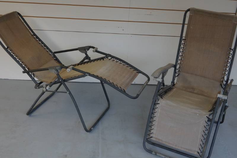 lot 52 image: 2 -Zero Gravity Lawn Chairs