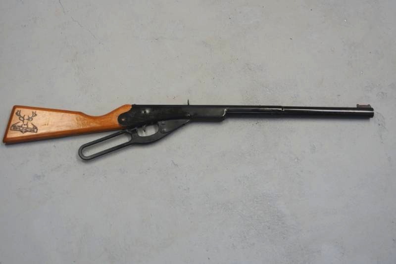 lot 94 image: Daisy Model 105 B  BB Gun-  Dont Shoot Your Eye Out