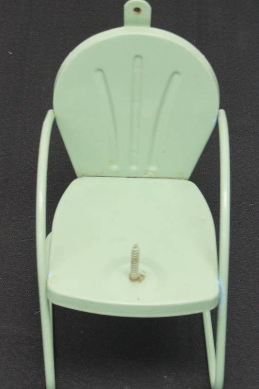 lot 100 image: Squirrel Feeder In The Shape of a Vintage Lawn Chair