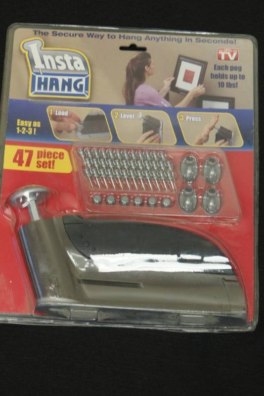lot 103 image: Insta Hang- Picture and Other Hanging Kit- AS SEEN ON TV