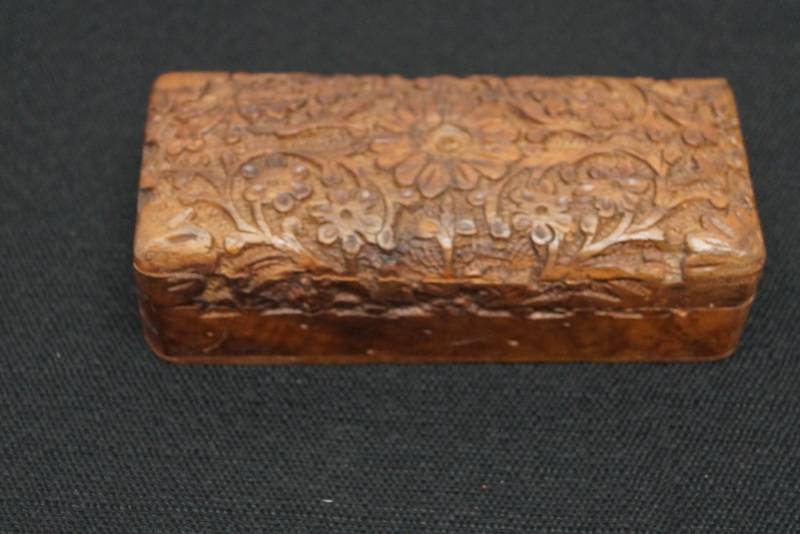 lot 109 image: Small Carved Wooden Jewelry or Keepsake Box- Velvet Lined