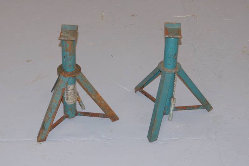 lot 134 image: Jack Stands-  2000 Pound Rating