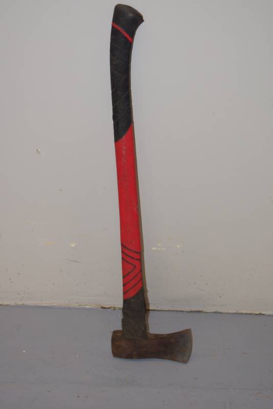 lot 136 image: Fiberglass Handled Axe