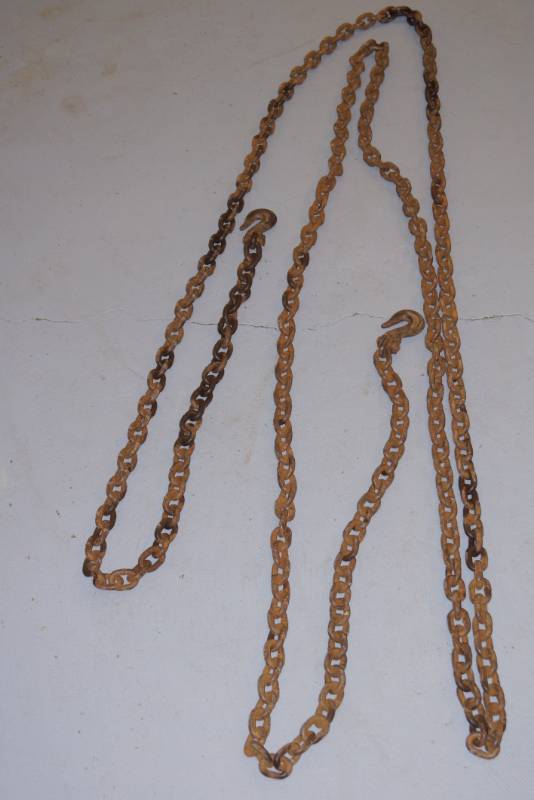 lot 142 image: 26 Chain  With Hooks-  Tow  Logging