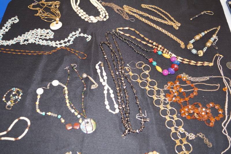 lot 144 image: () Large Lot Of Vintage Costume Jewelry