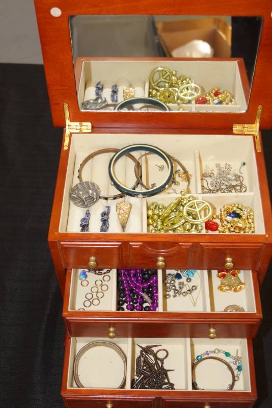lot 146 image: Vintage Wood Croft & Barrow Jewelry Box  Loaded With Jewelry
