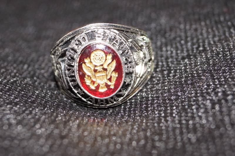 lot 166 image: United States Army Class Ring