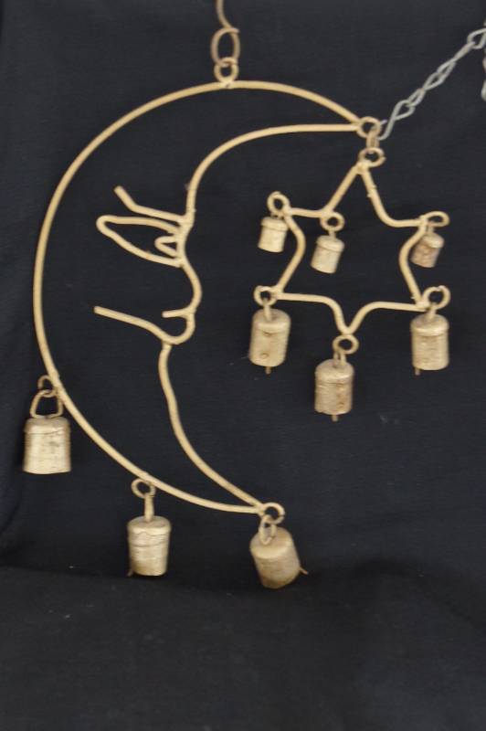 lot 194 image: Vintage Rustic Metal Moon & Star Wind Chime