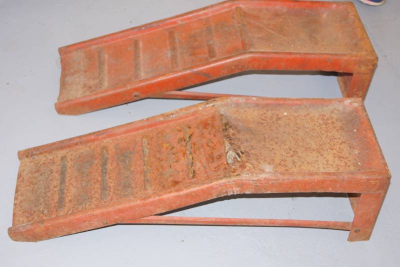 lot 212 image: Pair- Car Ramps