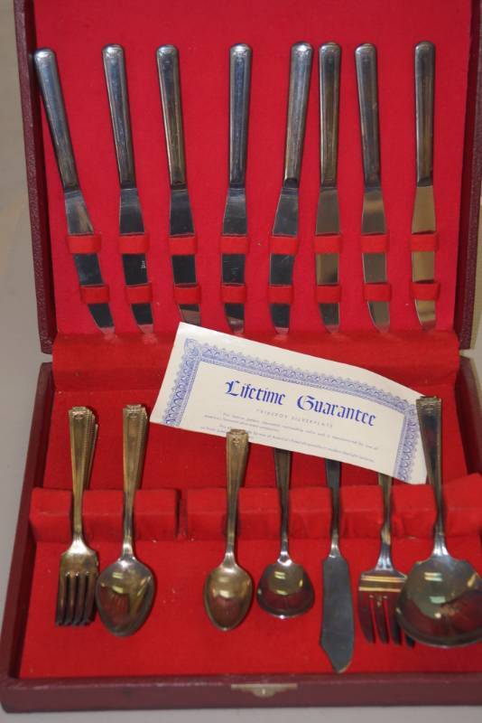 lot 213 image: Vintage Viceroy  Silver Plate  Flatware with Case