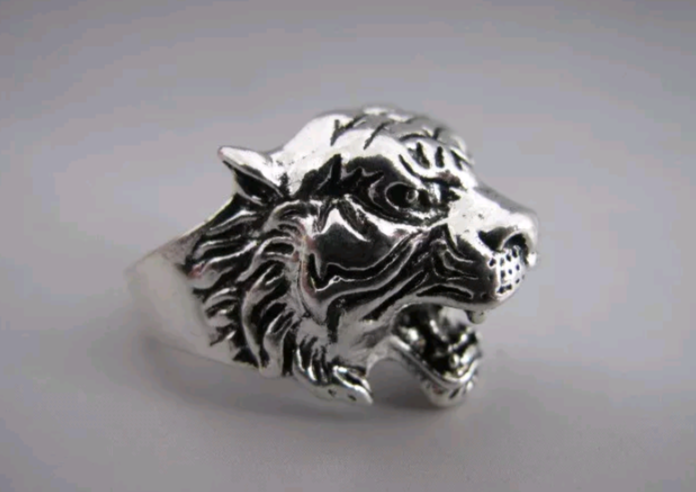 lot 265 image: Tibetan Silver Handmade  Chinese Zodiac  Tiger Ring   Size 10