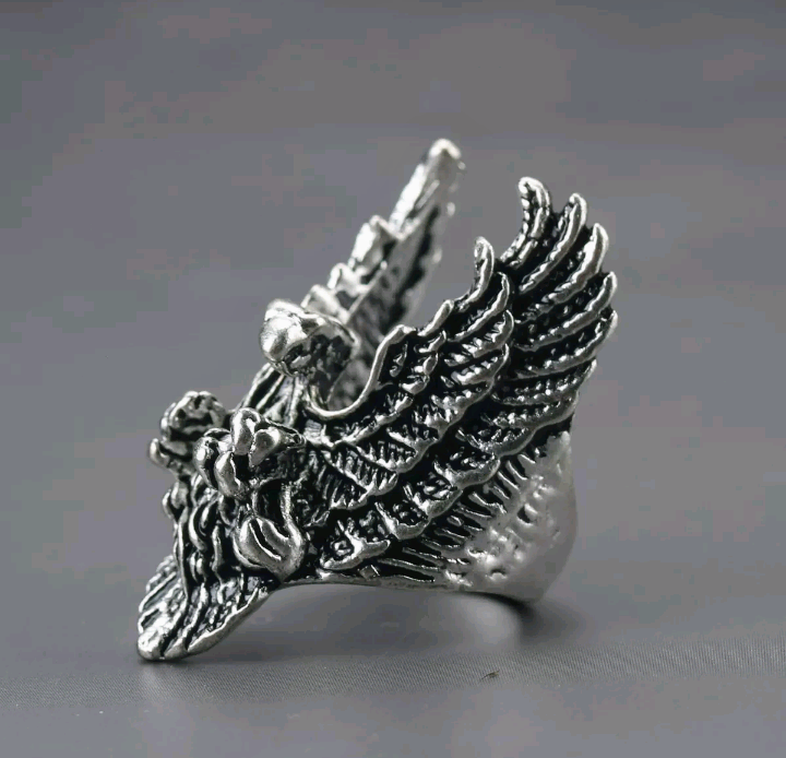 lot 258 image: NEW Exquisite Tibetan Silver Eagle Ring  Size 11