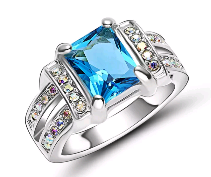 lot 271 image: Blue Aquamarine Ring  Size - 8