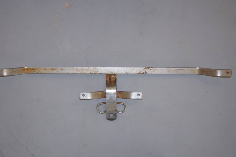 lot 225 image: Car Tow Hitch- Appears Universal