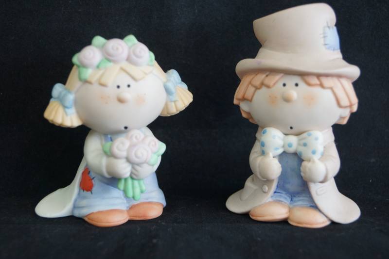 lot 231 image: Bumpkins- Bride and Groom Figurines