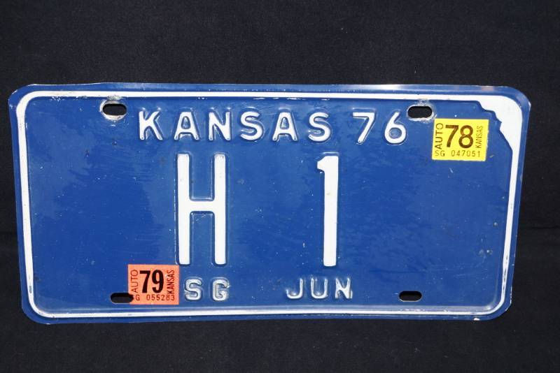 lot 304 image: 1976 Kansas BLUE License Plate-  H 1-  Cool