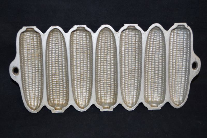 lot 309 image: Aluminum Cornbread Pan- Shaped Like Corn Cobs