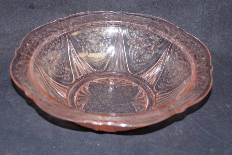 lot 310 image: Pretty Depression Glass Bowl Light Pink In Color