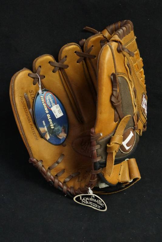 lot 312 image: NWT- Leather Baseball Mitt   Louisville Slugger-  Left Hand Throw