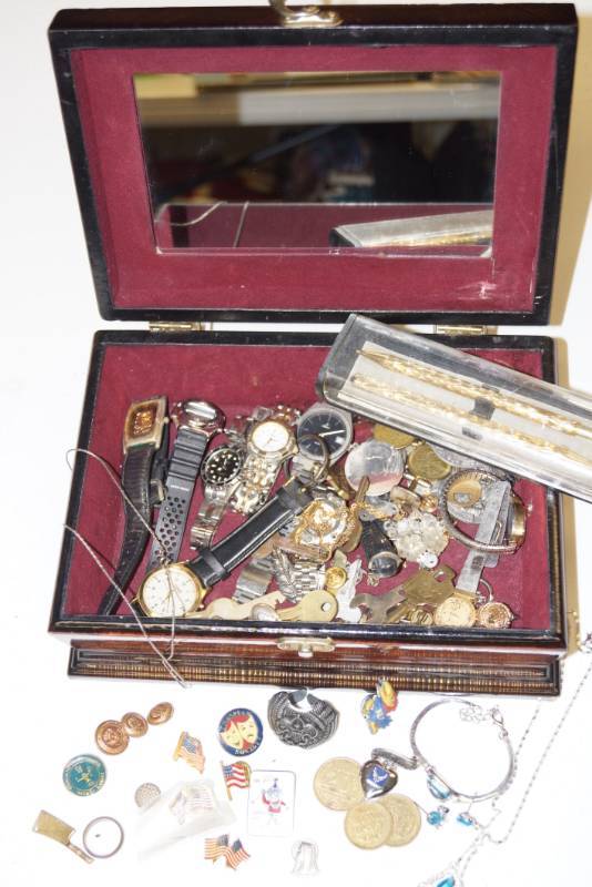 lot 313 image: Jewelry Box and Contents- Treasure Chest Full of Stuff
