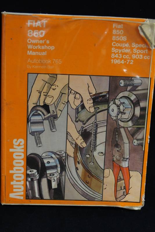 lot 318 image: Fiat 850  Hardcover  Owners Workshop Manual