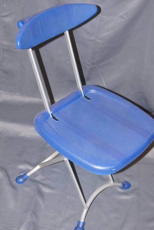 lot 319 image: Handy Plastic Folding Chair  With Handle
