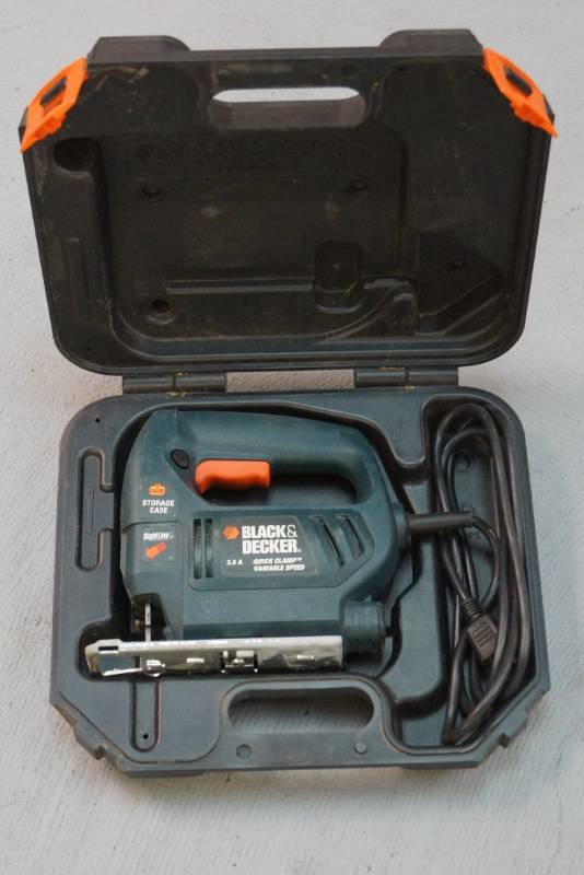 lot 324 image: Black and Decker Corded Jig Saw with Case- Variable Speed