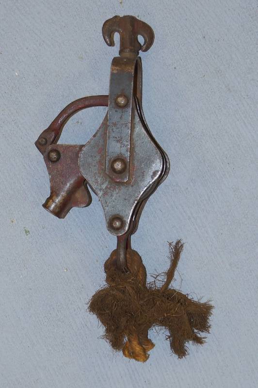 lot 326 image: Duel Wheel Pulley- Rustic Looking
