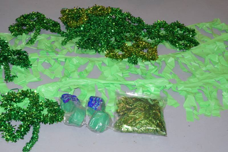 lot 338 image: Saint Patricks Day Decorations