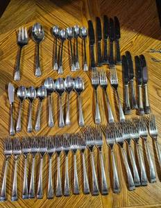 lot 100 image: Lenox Stainless Steel Flatware Set - Large Collection