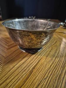 lot 108 image: Paul Revere Reproduction Silver-Plated Bowl by Oneida Silversmiths