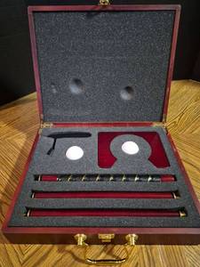 lot 110 image: Executive Golf Putter Gift Set in Wood Presentation Case