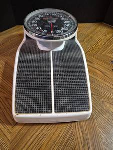 lot 112 image: Health o Meter Professional Big Foot II Model 160 Mechanical Bathroom Scale