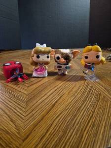 lot 117 image: Funko Pop Vinyl Figure Lot - Gizmo, Aurora, Alice, Spider-Man