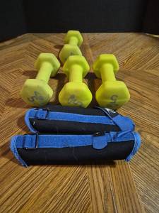 lot 128 image: Set of 4 Yellow Dumbbells with 2 Blue WristAnkle Weights