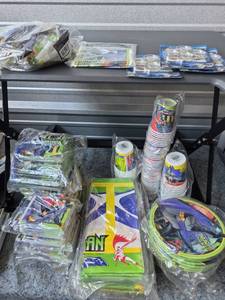 lot 236 image: Batman Party Supplies Lot Plates Cups Napkins Decorations