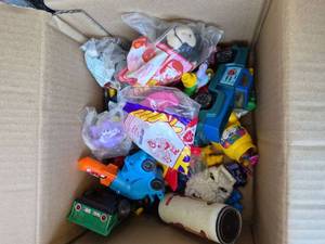 lot 262 image: Mixed Lot Small Plastic Toy Figures Vehicles Fast Food Premiums Box
