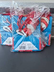 lot 267 image: Cat in The Hat Gift Bags.  Three Packages of 12 Gift Bags