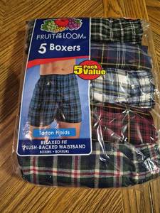 lot 277 image: Fruit of the Loom 5 Boxers Tartan Plaids Relaxed Fit Plush-Backed Waistband