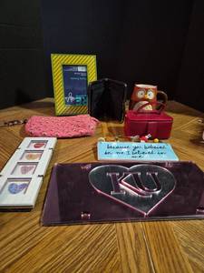 lot 281 image: Mixed Lot KU License Plate, Photo Frames, Quilted Pouch, Jewelry Box, Owl Mug, Sign & Accessories
