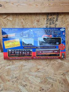 lot 320 image: North Pole Express Train Set 29 Piece Battery Operated
