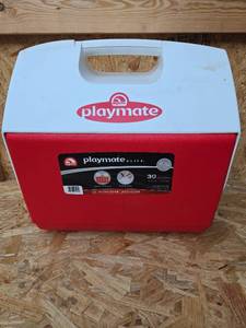 lot 321 image: Igloo Playmate Elite 30 Can Cooler 16 US Qt 15 Liters