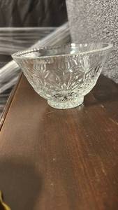 lot 263 image: Clear Glass Bowl with Radiating Starburst Pattern