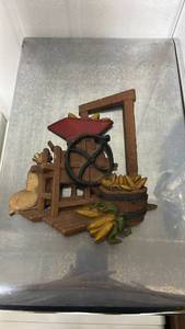 lot 270 image: Homco USA 1976 Farm Well Bucket Wall Hanging Decor