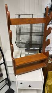 lot 275 image: MCM handmade gun rack