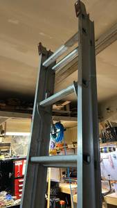 lot 283 image: Underwriters Laboratories Metal Ladder