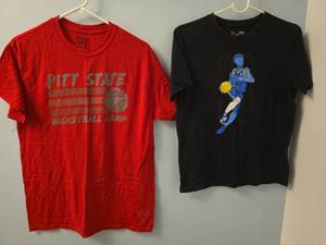 lot 1310 image: T-Shirt Lot 2 Pcs Red Pitt State Basketball Camp Labette Bank BDT