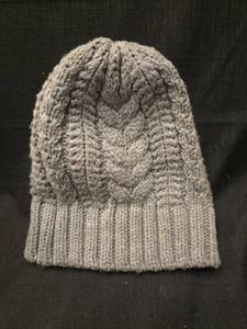 lot 1322 image: Merona Knit Beanie Cap Gray Cable Knit