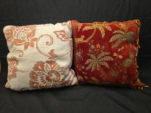 lot 2139 image: 2 Decorative Throw Pillows with Floral Pattern and Fringe Trim