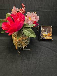 lot 2142 image: Sisson Editions 6 Coasters and faux floral bouquet